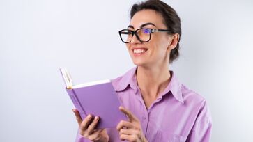 A inteligência não está apenas nas grandes ideias, mas também nas pequenas atitudes e nas palavras que escolhemos.