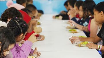 Durante o recesso escolar, nos dias de semana, o almoço será servido entre as 11h e 13h30