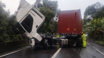 Trânsito na rodovia vai do km 55 ao km 47 e, acumula mais de oito quilômetros