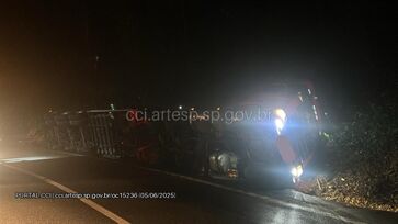 Rodovia está interditada do quilômetro 56 