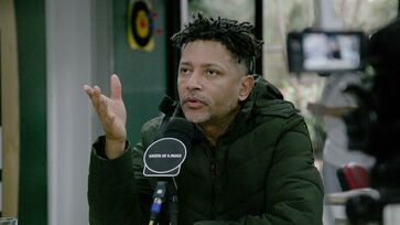 DJ CIA durante entrevista ao podcast Direto da Gazeta