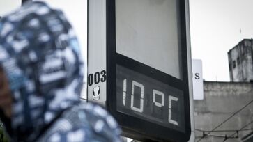Após um fim de semana com períodos de sol e temperaturas mais elevadas do que o comum para o inverno, o frio vai voltar para a cidade de São Paulo