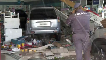 Idosa invade farmácia com carro em Matão