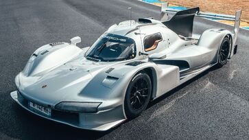 963 RSP é equipado com motor V8 biturbo de 4,6 litros com potência de até 680 cavalos