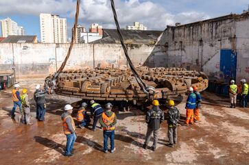 Trabalhos começam com a retirada da "roda de corte" de 11,66 metros de diâmetro, a maior do tipo em operação na América Latina