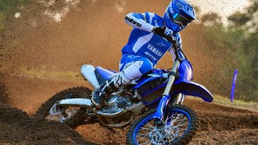 Uma das grandes novidades da linha 2026 é a embreagem hidráulica de série, garantindo engates mais suaves e consistentes