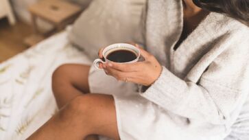 Não é só o café que atrapalha a qualidade do sono