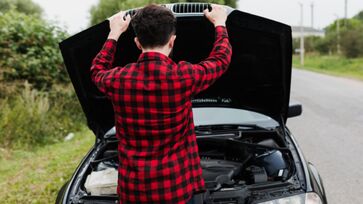 Antes de comprar um carro usado, é preciso analisá-lo por completo
