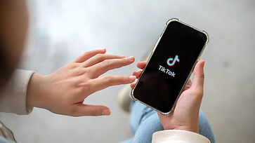 Aplicativos como Instagram, X (antigo Twitter), TikTok e outras redes são amplamente usadas e divulgadas nos dias atuais