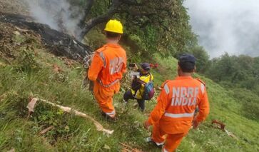 Acidente aconteceu na manhã deste domingo (15), entre Kedarnath e Guptkashi