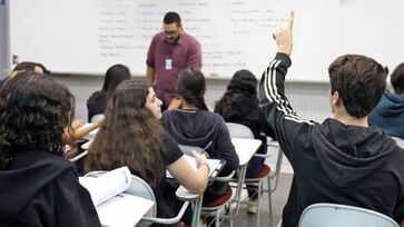 Carga horária mensal dos futuros professores poderá variar de acordo com as normas internas do Centro Paula Souza 