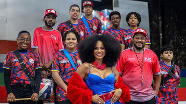 A convite da presidência da Estrela do Terceiro Milênio, a atual musa da campeã carioca Beija-Flor, Sávia David, aceitou ser a nova rainha