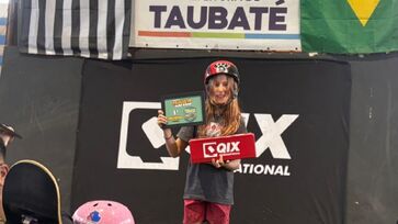 A jovem Scarlett Vilalva, conhecida como Cacá, da cidade de Guarujá, no litoral paulista, ganhou neste fim de semana mais uma etapa paulista de skate, no Itaim Radical, em Taubaté