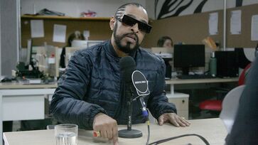 Cantor e compositor Thaíde durante entrevista ao podcast Direto da Gazeta