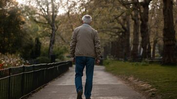 Lentidão no caminhar pode  indicar uma série de perigos para a saúde corporal e cerebral