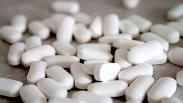 Em caso de identificação de medicamentos com suspeita de falsificação é necessário contatar as empresas detentoras do registro desses produtos
