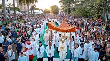 Tapetes são montados no centro de Matão, que faz o evento há 77 anos