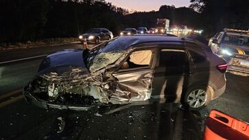 Carro do cantor ficou destruído, mas ele e o outro ocupante saíram ilesos