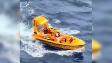 Pai e filha foram resgatados do alto mar 'em minutos'