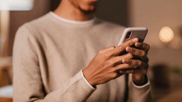 O Brasil é o segundo país que mais passa tenpo no celular