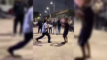 Conhecido como 'UFC da Favela', torneio informal acontece na Praça Sara União, no Jardim Roberto