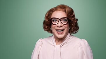 O ator Marcelo Medici dá vida a Dona Lola em nova peça