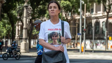 Adriana Esteves é destaque na série 'Os Outros', do Globoplay; atriz foi premiada na noite desta quarta-feira no Prêmio Grande Otelo 2025