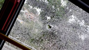 Quatro ônibus foram apedrejados em menos de 1h  em Taboão da Serra, na região sudoeste da Grande São Paulo 