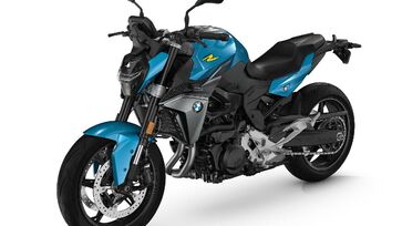 Versão Plus está disponível em três cores: azul, Triple Black e Racing Blue