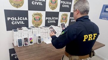PRF apreende carga ilegal de celulares avaliada em quase R$ 800 mil em Itapecerica da Serra, na Grande São Paulo