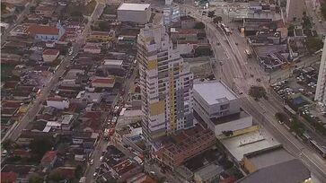 Hipótese é de que alguém tenha tentado usar as mangueiras de incêndio do prédio para apagar o fogo