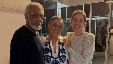 Nas redes sociais, o perfil de Gilberto Gil, pai da cantora, com a mulher dele, Flora Gil, divulgou uma nota de falecimento