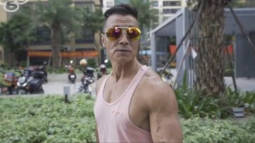 Xinmin Yang, de 76 anos, faz sucesso por parecer mais jovem