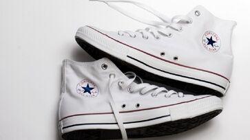 Os Converse All Star são famosos por terem furos na lateral