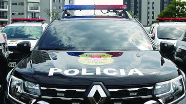 Durante a ação, cinco celulares foram apreendidos, além de diversas anotações relacionadas ao comércio ilegal de entorpecentes