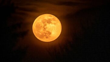 Dica valiosa para quem deseja observar a Lua é procurar local com boa visibilidade do céu e pouca poluição luminosa