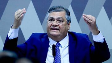 Flávio Dino afirma que ex-presidente atenta contra a soberania nacional