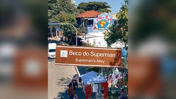 Nova campanha transforma ponto turístico com murais e espaço para fotos com o Supercão Krypto