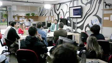 Augusto Conconi, instrutor do Google, durante workshop na redação da Gazeta