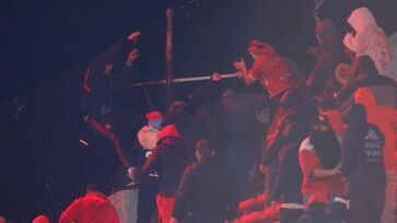 Torcidas do Independiente e da Universidad de Chile entraram em conflito nesta quarta-feira (20/8)
