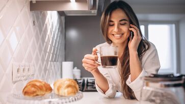 Para os especialistas, respeitar o momento ideal para cada refeição ajuda a manter o metabolismo equilibrado, reduzir picos de estresse hormonal e melhorar a disposição ao longo do dia.