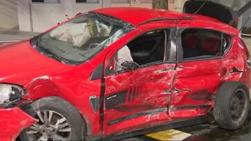 Motorista do veículo foi socorrido e levado ao pronto-socorro