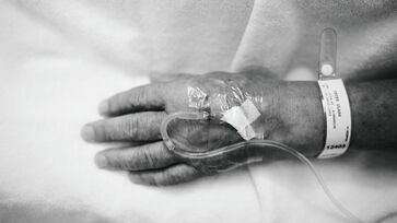 Entenda as fases que o corpo atravessa nos instantes finais da vida