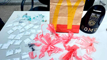 Foram apreendidas porções de cocaína, de maconha e de K2, todas embaladas em embalagem do Mc Donald's