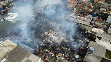 Fogo foi controlado após cerca de uma hora e meia de combate