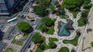 Entre flores, árvores e arte, um litoral brasileiro abriga o maior jardim orla do mundo