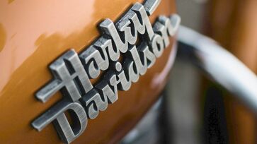 Ainda não há informações técnicas confirmadas, mas a expectativa é que a moto siga a estratégia aplicada nas X350 e X500, já vendidas na Ásia
