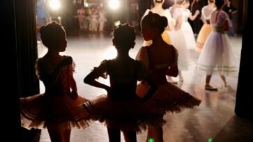 Com mais de 40 anos de história, o ENDA é reconhecido como o primeiro festival de dança da América do Sul