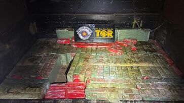 Maconha foi encontrada em um fundo falso de um caminhão na rodovia Assis Chateaubriand (SP-425),