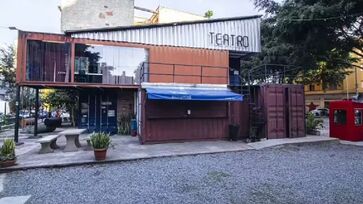 Na ação, policiais forçaram os artistas a deixarem a instalação sem possibilidade de voltar